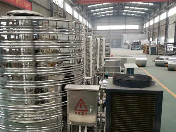 圓柱型濟(jì)南不銹鋼水箱生產(chǎn)車間